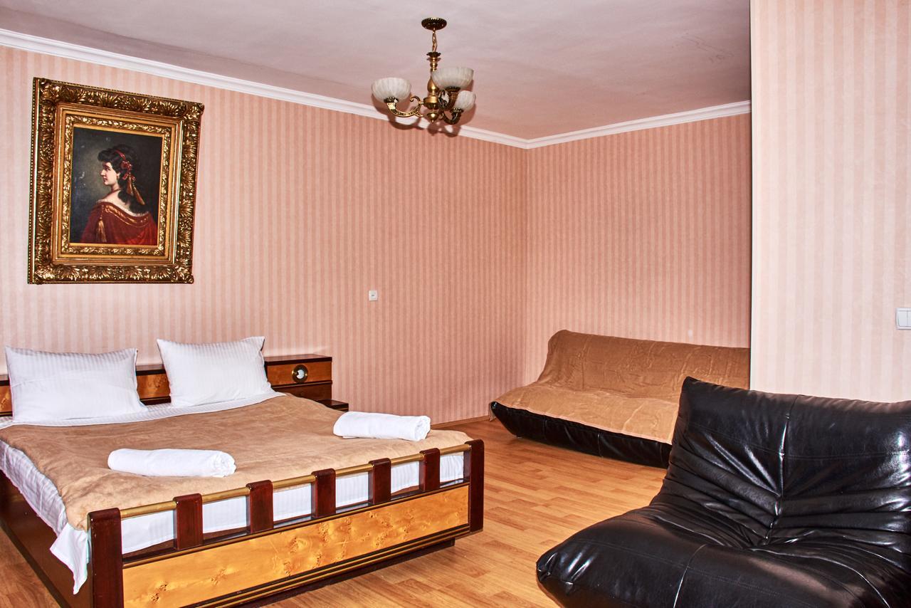 Hotel Georgia ゴリ エクステリア 写真