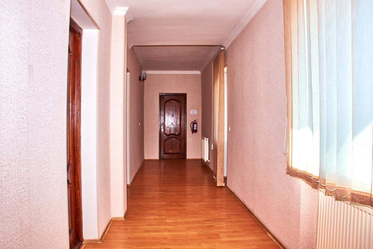 Hotel Georgia ゴリ エクステリア 写真