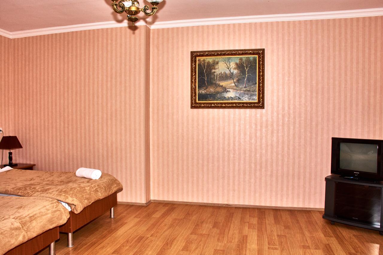 Hotel Georgia ゴリ エクステリア 写真