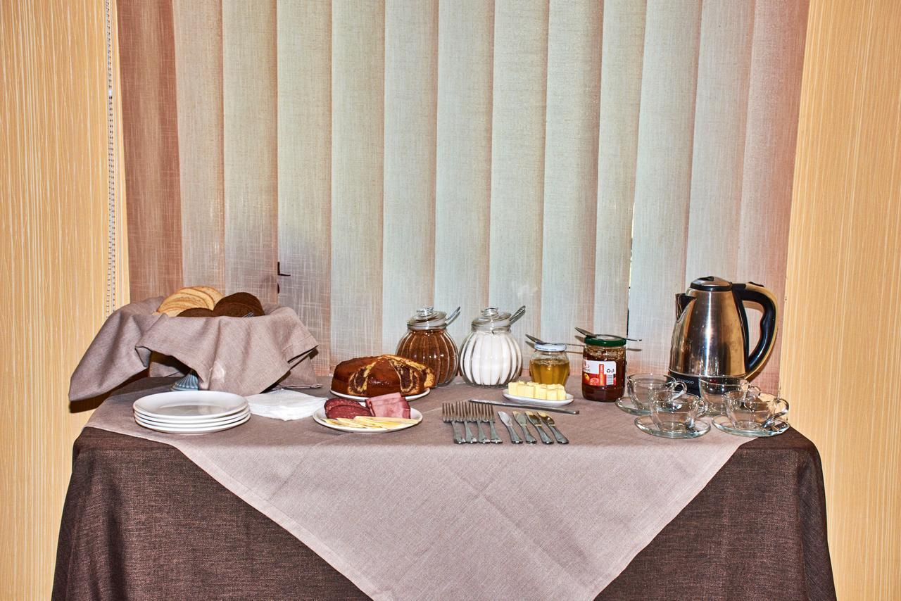 Hotel Georgia ゴリ エクステリア 写真