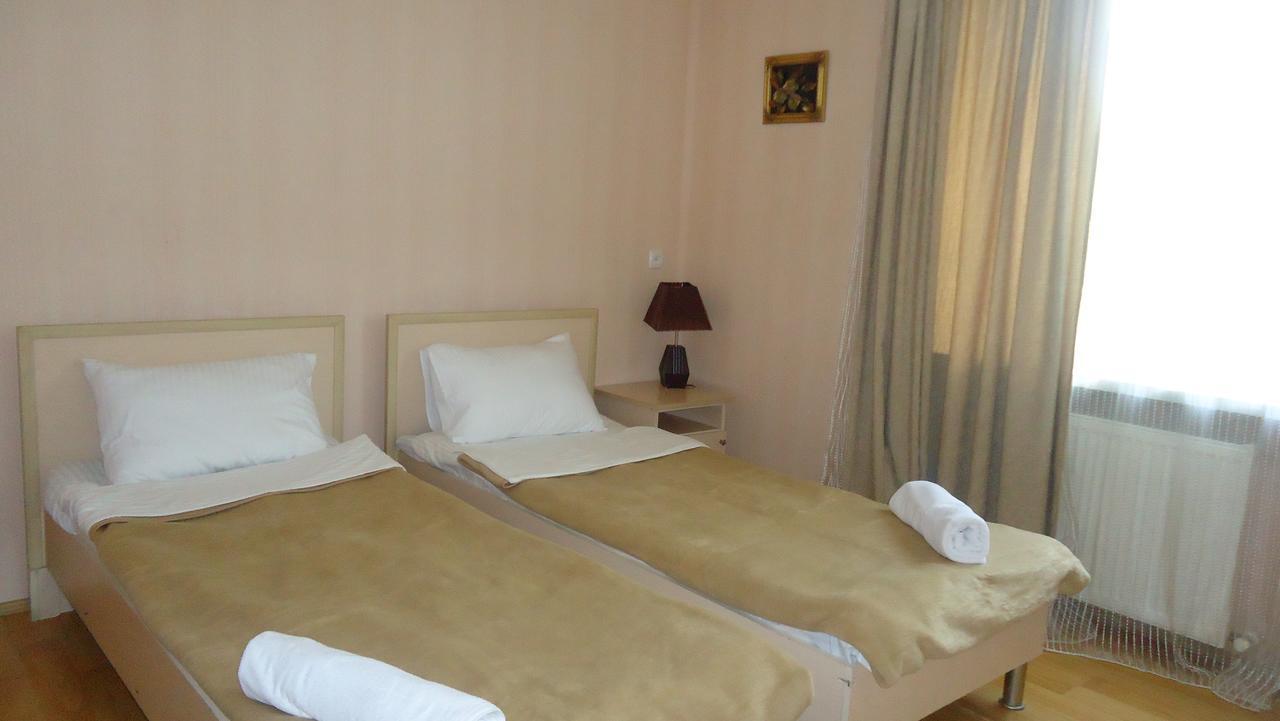 Hotel Georgia ゴリ エクステリア 写真