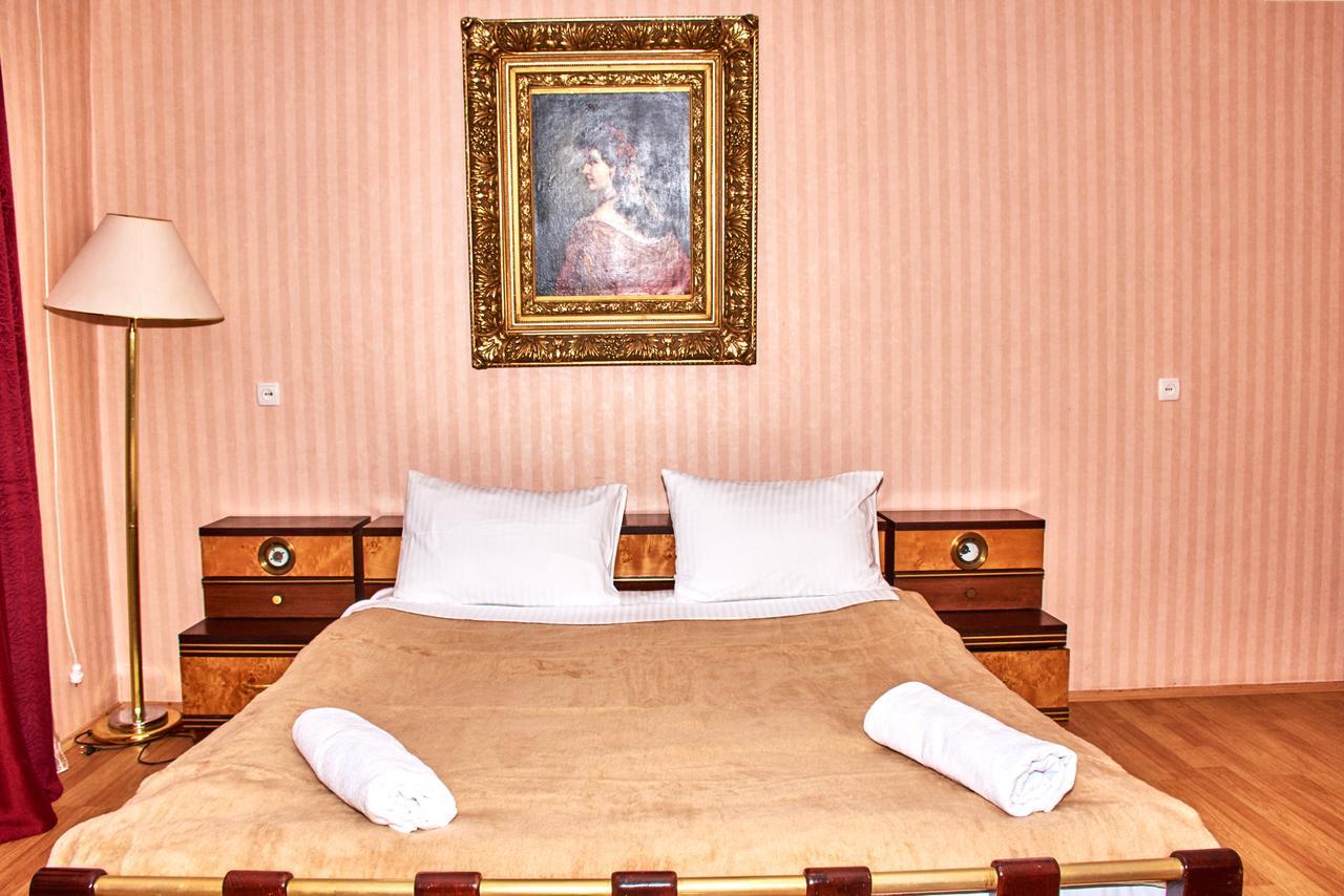 Hotel Georgia ゴリ エクステリア 写真