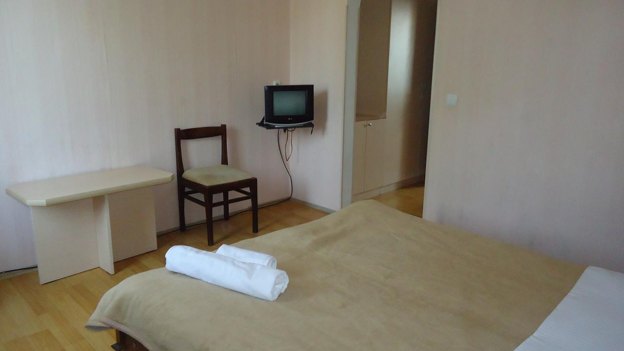 Hotel Georgia ゴリ エクステリア 写真